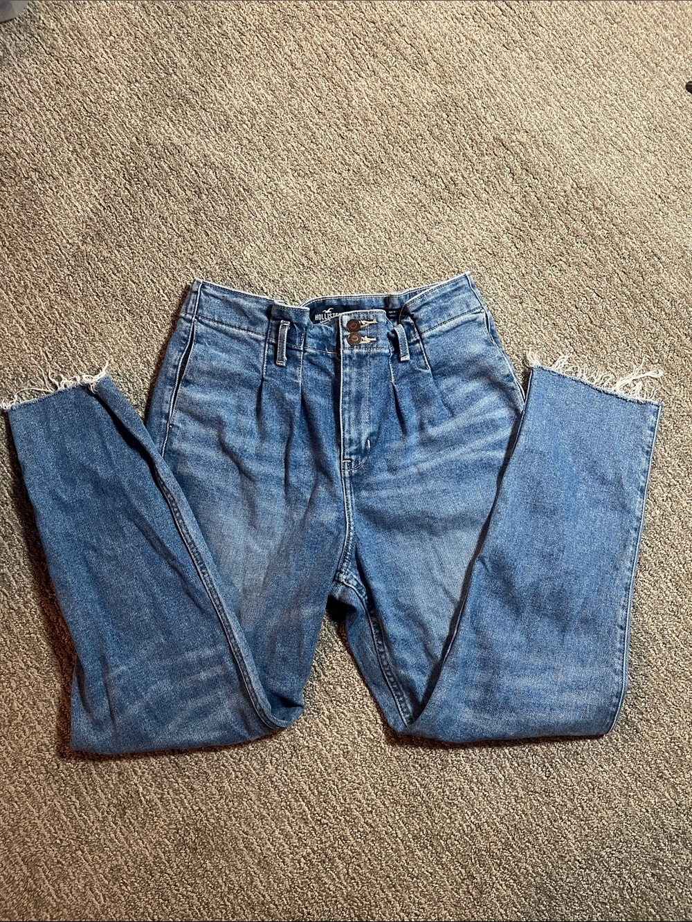 Hollister High-Rise Pleated Jeans in Blue Denim
